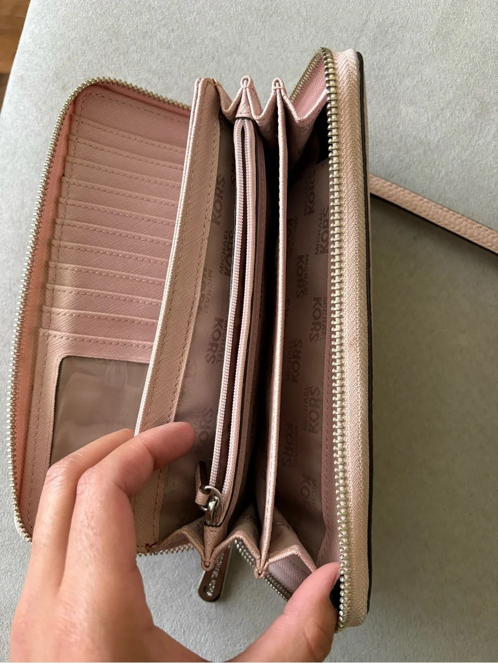 Michael Kors card strap pebbled